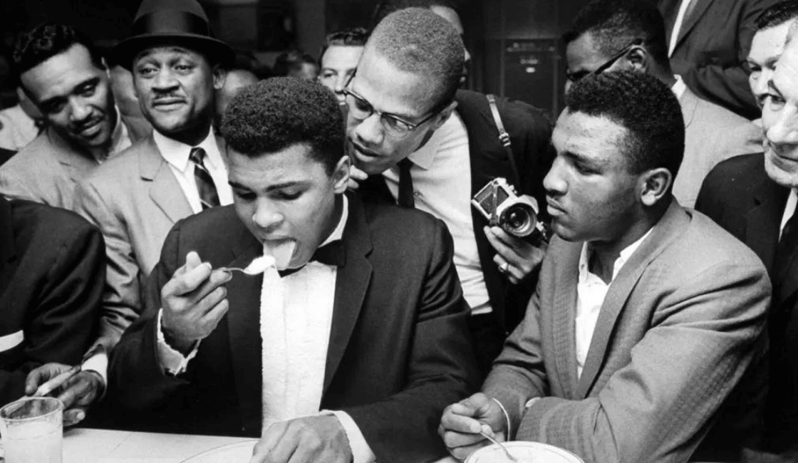 Muhammad Ali fotografía con Malcolm X